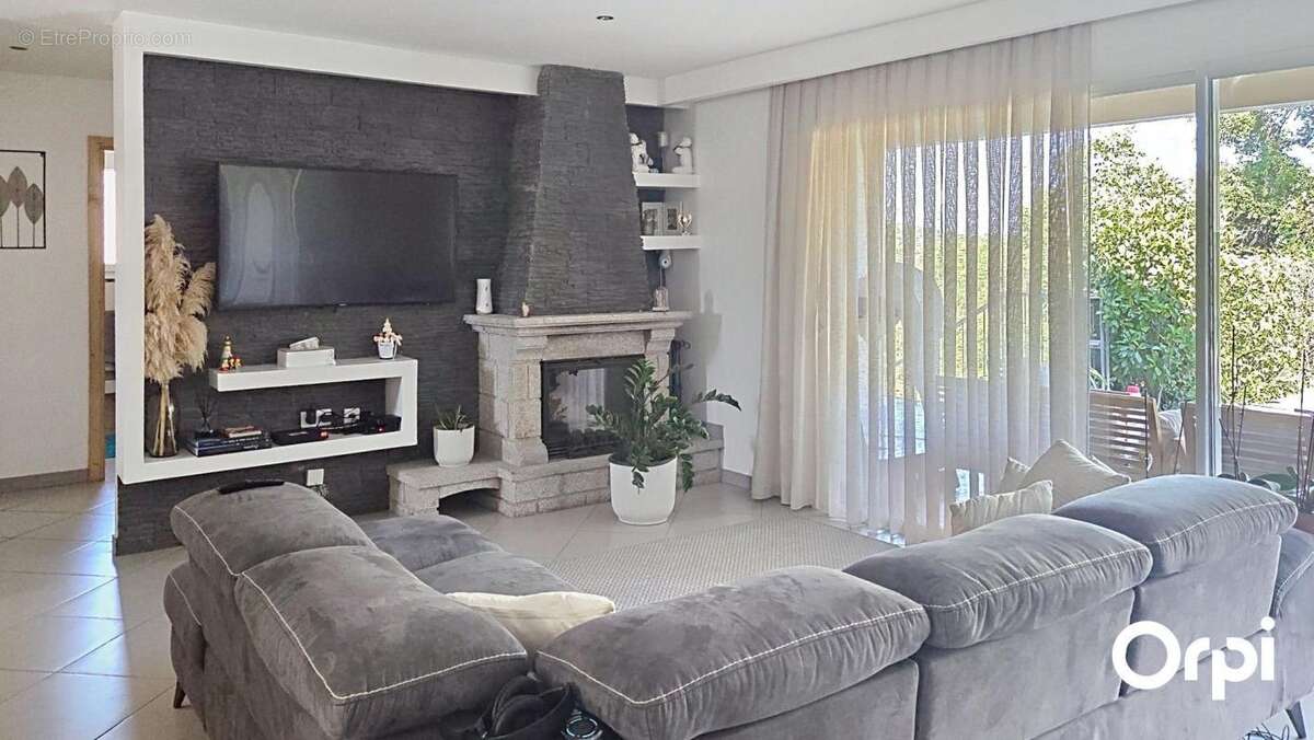 A vendre - Villa contemporaine avec piscine et appartement indépendant - photo 6