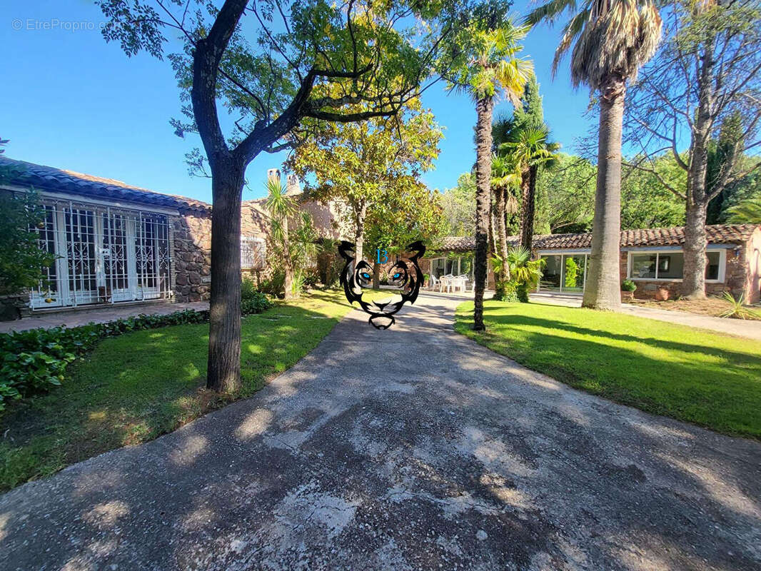 Maison à ROQUEBRUNE-SUR-ARGENS