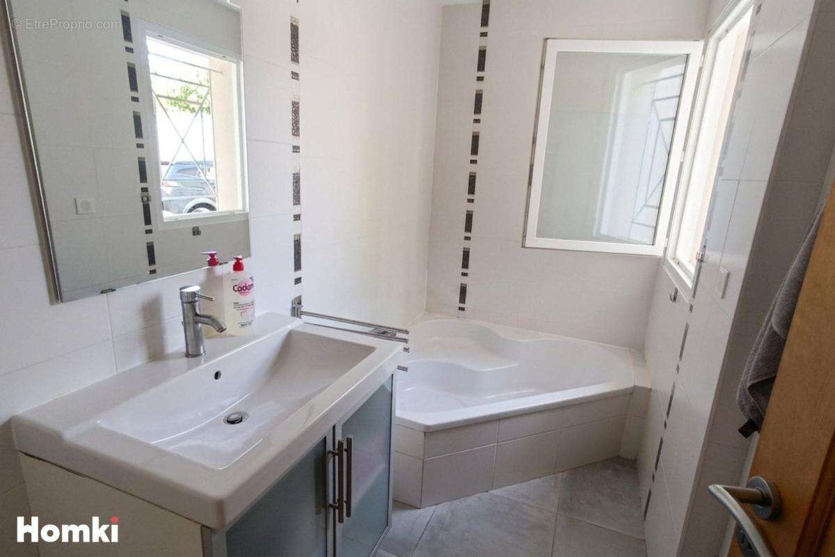 Propriété familiale T11 de 306.89 m² - photo 14