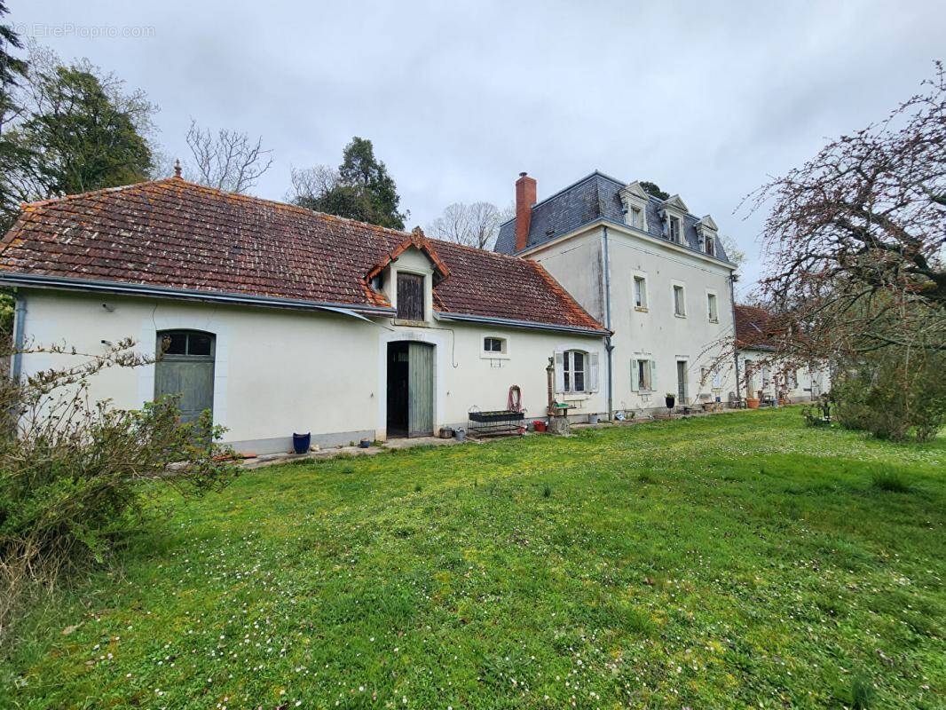 Maison à LUCAY-LE-MALE