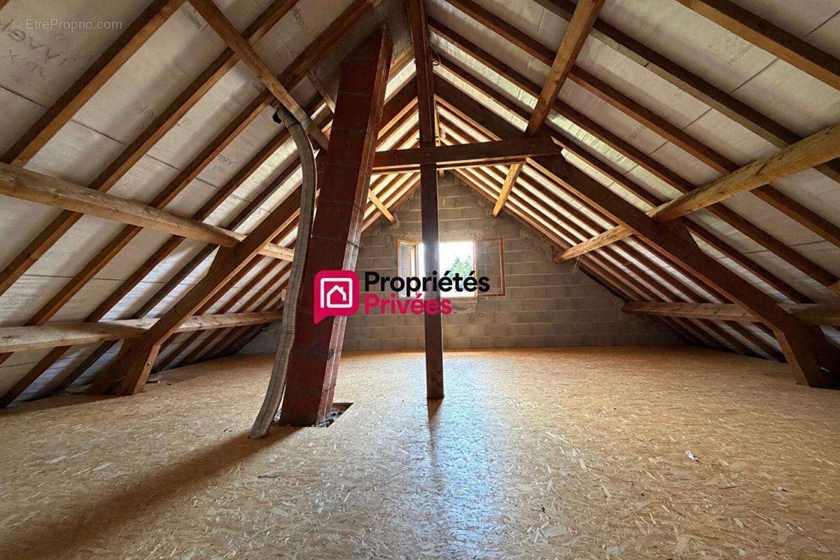 Maison T5 à vendre de 116 m² avec sous-sol complet et combles aménageables à Saint Gervais D'Auvergne 63390 - photo 14
