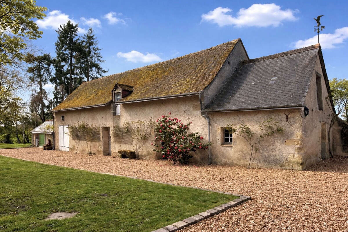 Maison à SAINT-ANTOINE-DU-ROCHER