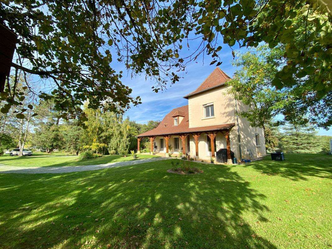 Maison à SAINT-AVIT-DE-VIALARD