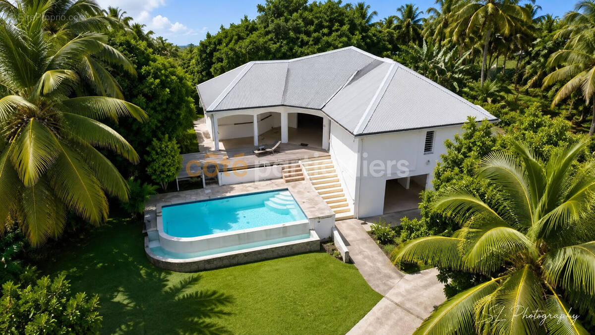 Maison à BAIE-MAHAULT