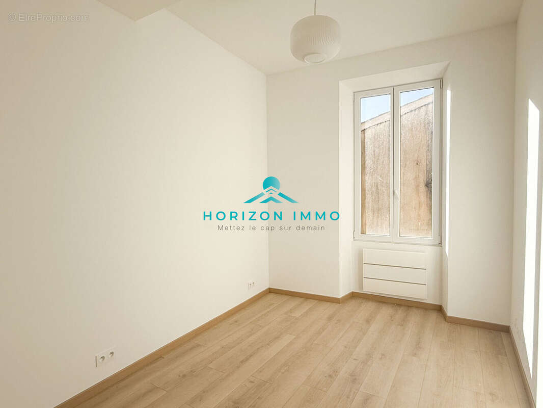 Appartement à SAINT-LAURENT-DU-VAR