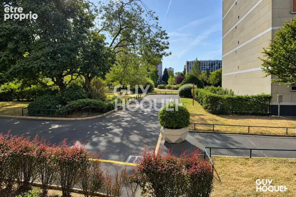 Rare sur le secteur : 6 pièces familial de 105 m² avec loggia - photo 6