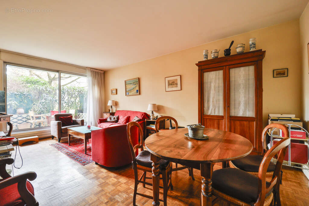 Appartement à ISSY-LES-MOULINEAUX