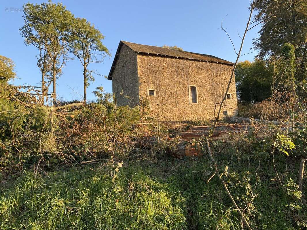 Terrain à NEUVIC-ENTIER