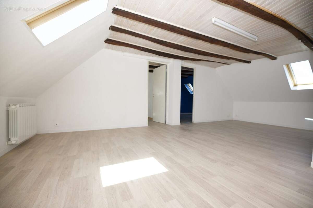 Appartement 54 m² à Mauriac  - photo 3