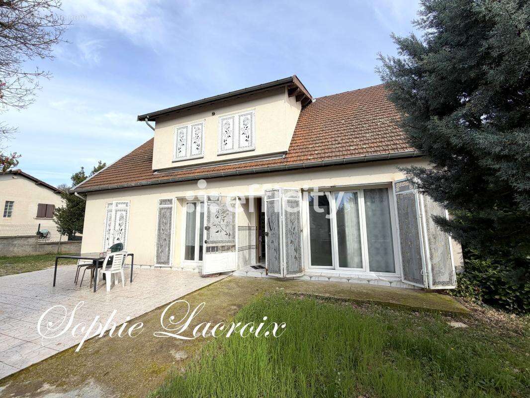 Maison à SALAISE-SUR-SANNE