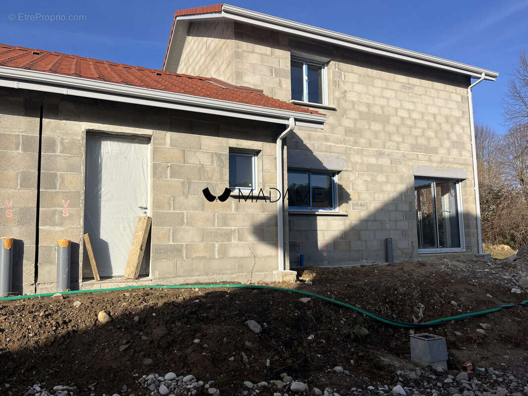 #paysvoironnai #maisonindividuelle #montferrat #isere #neuf #immobilier #jardin - Maison à MONTFERRAT