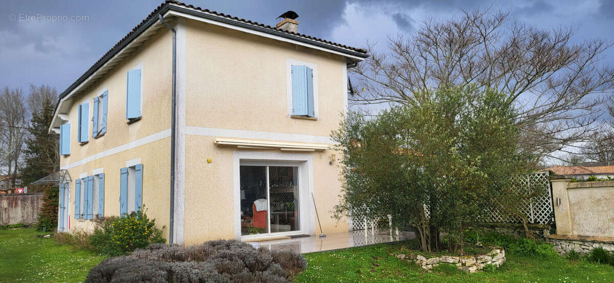 Maison à SALLES