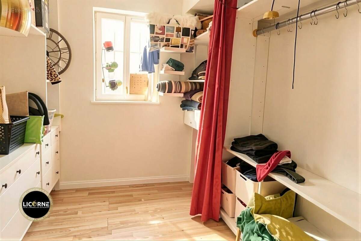 Chambre 2 - Appartement à MARSEILLE-4E