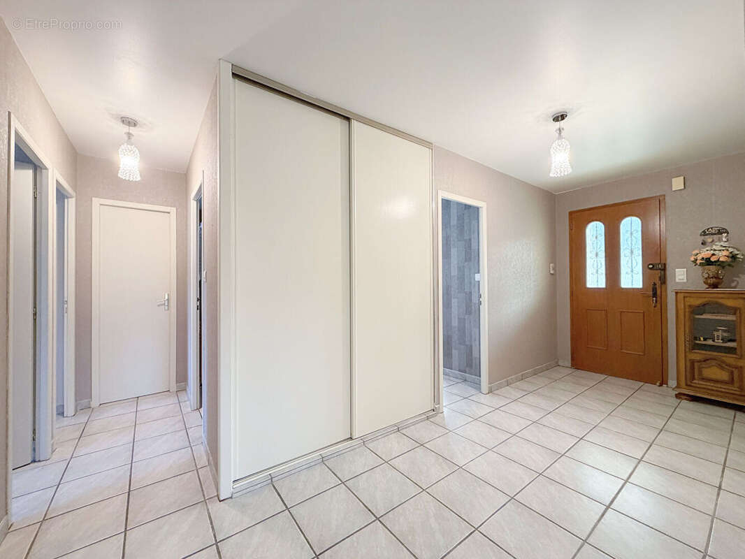 Commerce à MARIGNIER