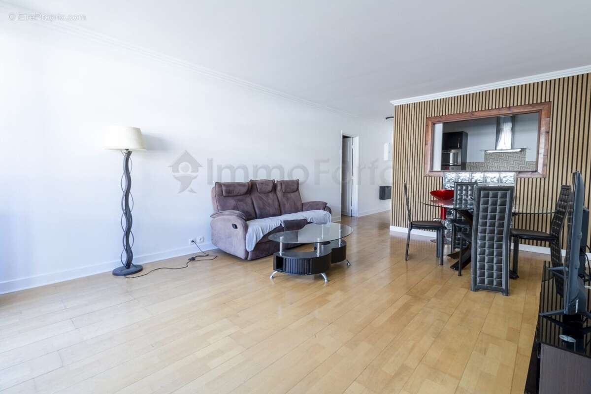 Appartement à COURBEVOIE