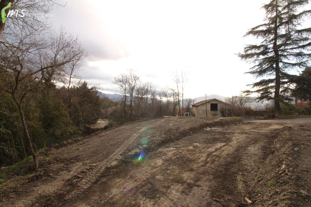 Terrain à CHATEAUVIEUX