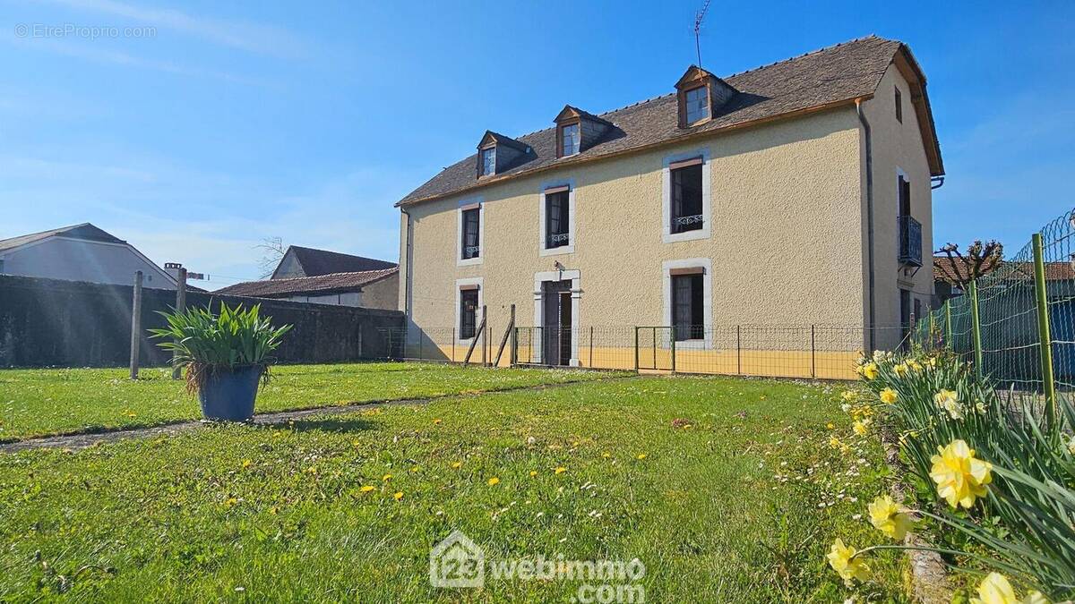 Maison à LESTELLE-BETHARRAM