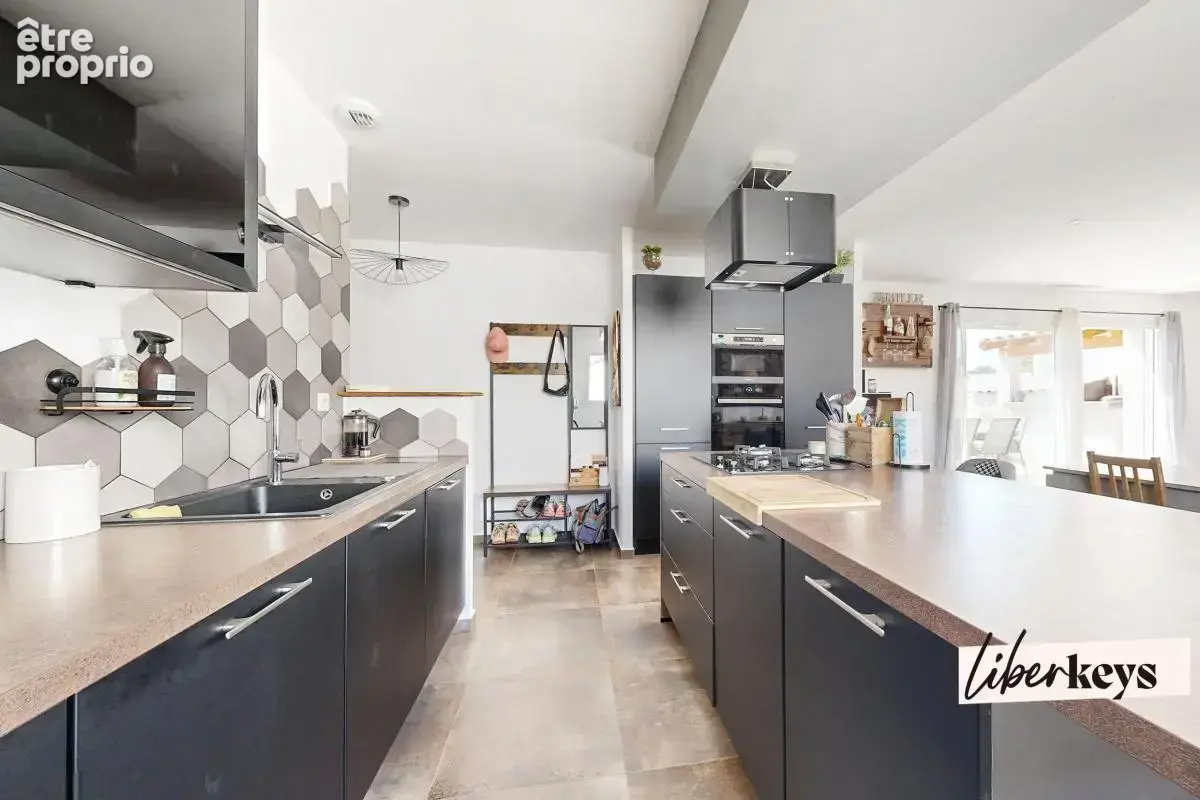 BIZE-MINERVOIS : Magnifique maison de 108m2 avec piscine et garage - photo 5