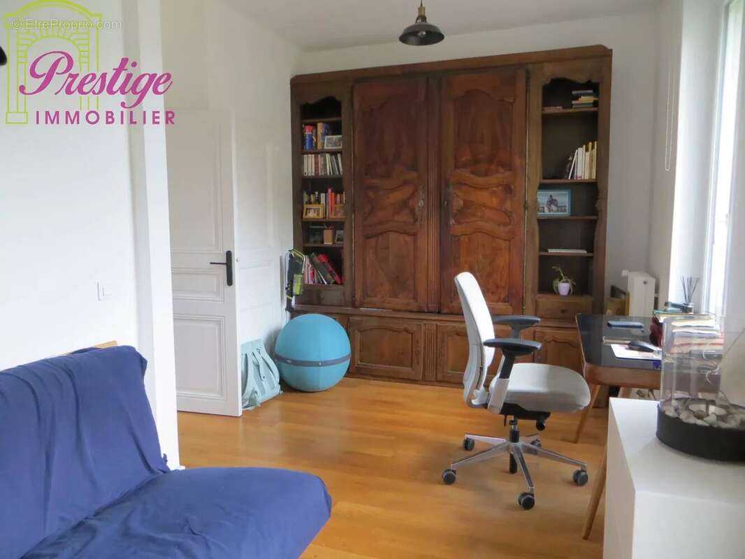 Maison à LE MESNIL-LE-ROI