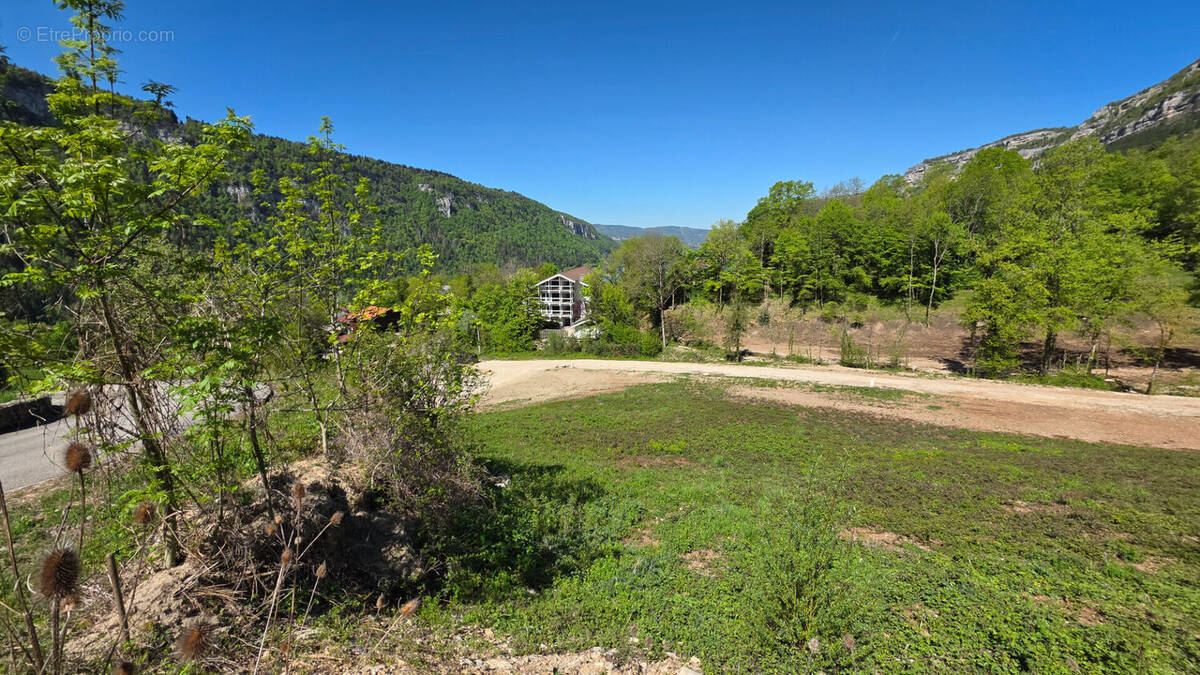 Terrain à NANTUA