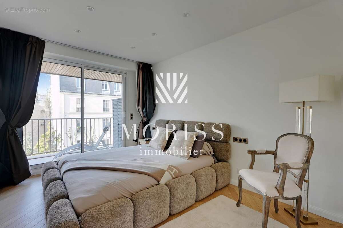 Appartement à NEUILLY-SUR-SEINE