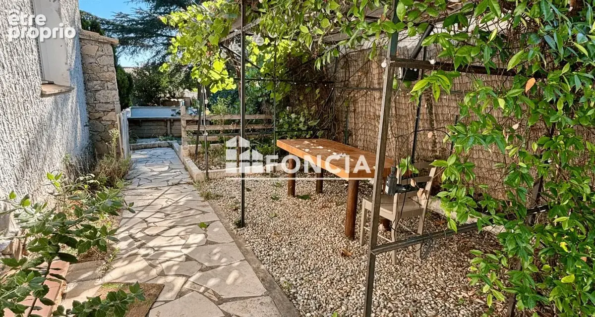 Maison de plain-pied T3 de 70 m² avec jardin arboré de 350 m² et piscine à La Farlède - photo 10