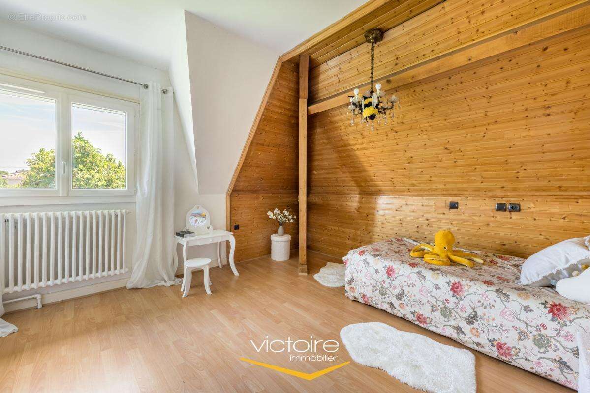 Saint-Priest Village - Grande maison familiale avec T2 indépendant - photo 9