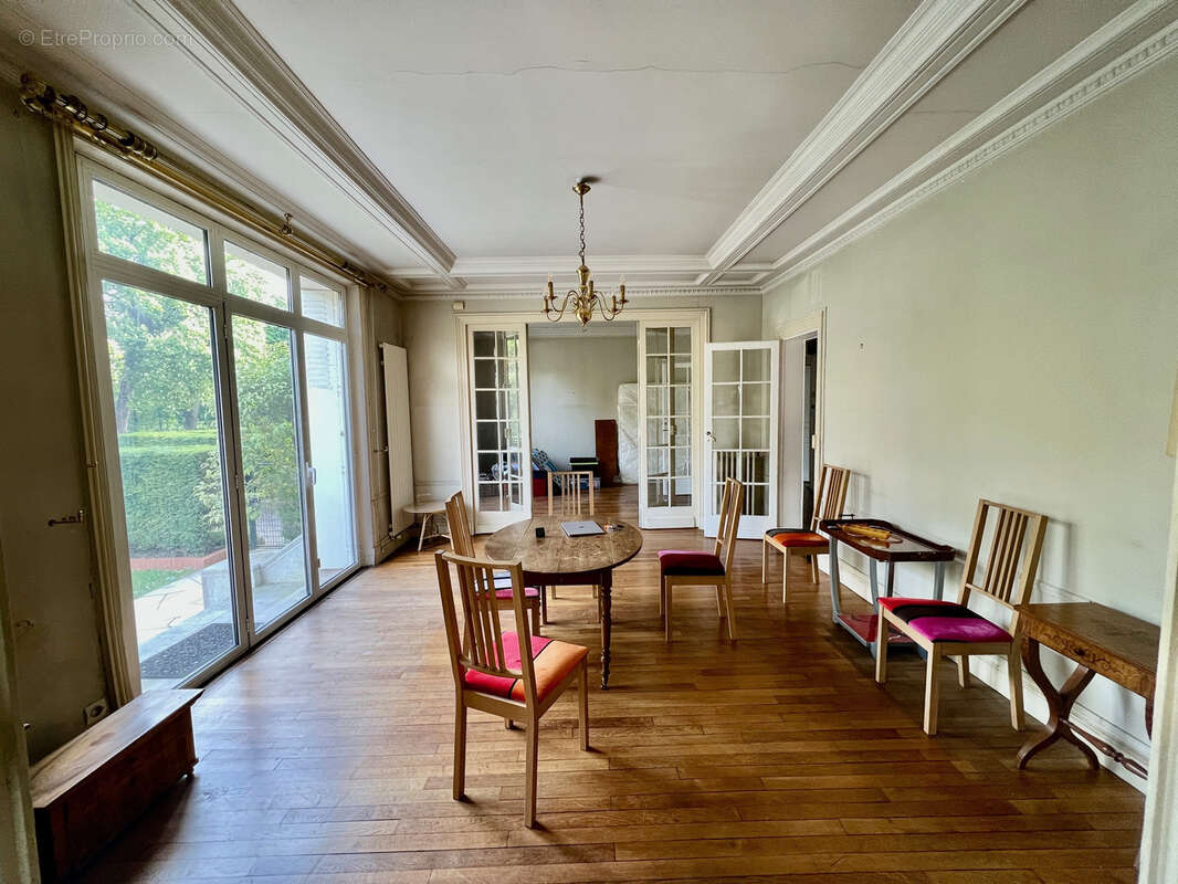 Appartement à CHARENTON-LE-PONT