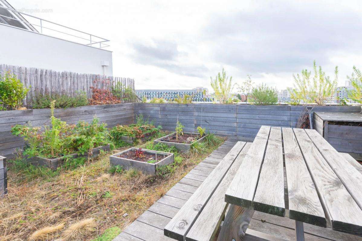 Appartement à COURBEVOIE