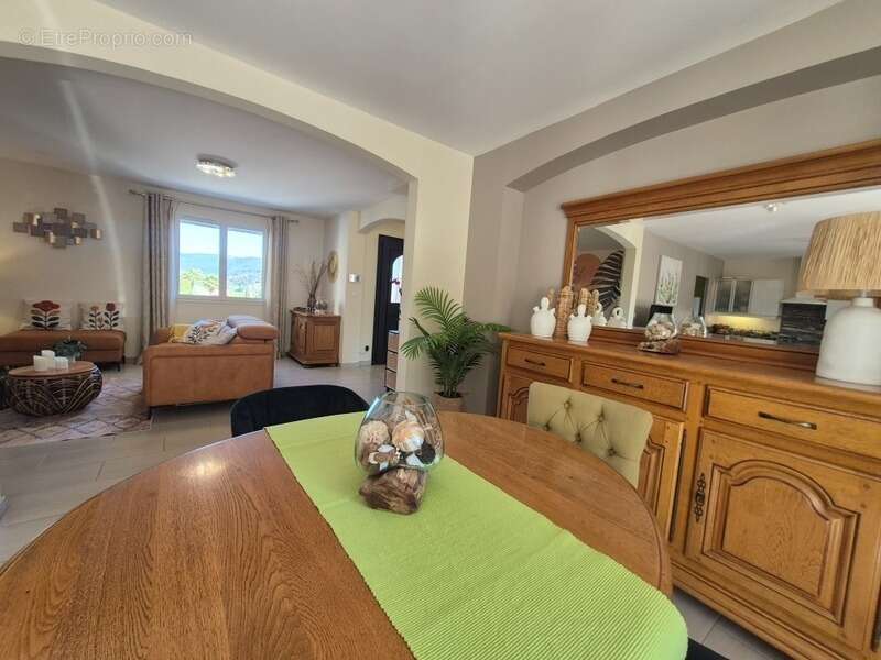 Maison à SOLLIES-VILLE