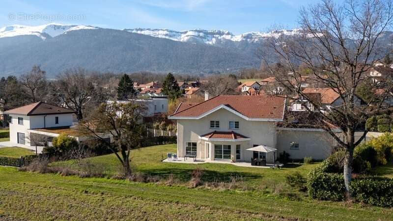 Maison à CESSY