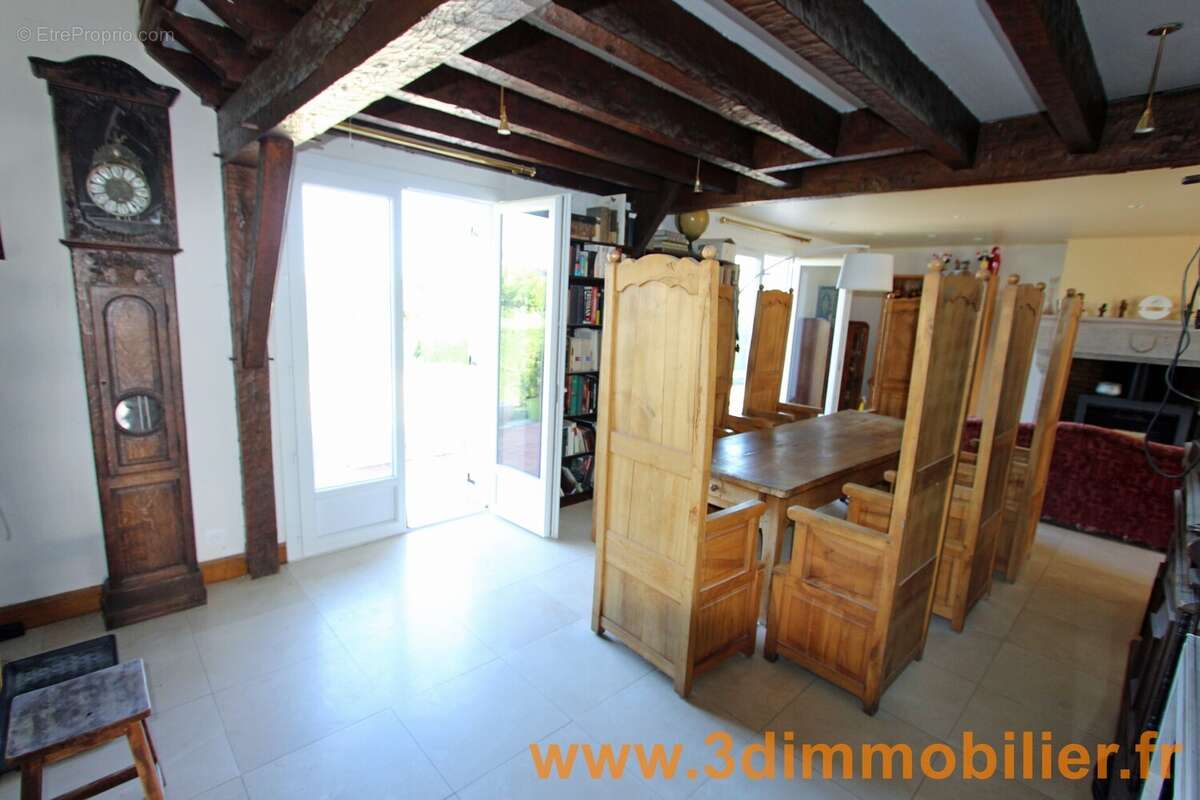Maison 331 m² à Saint-Amour  - photo 5