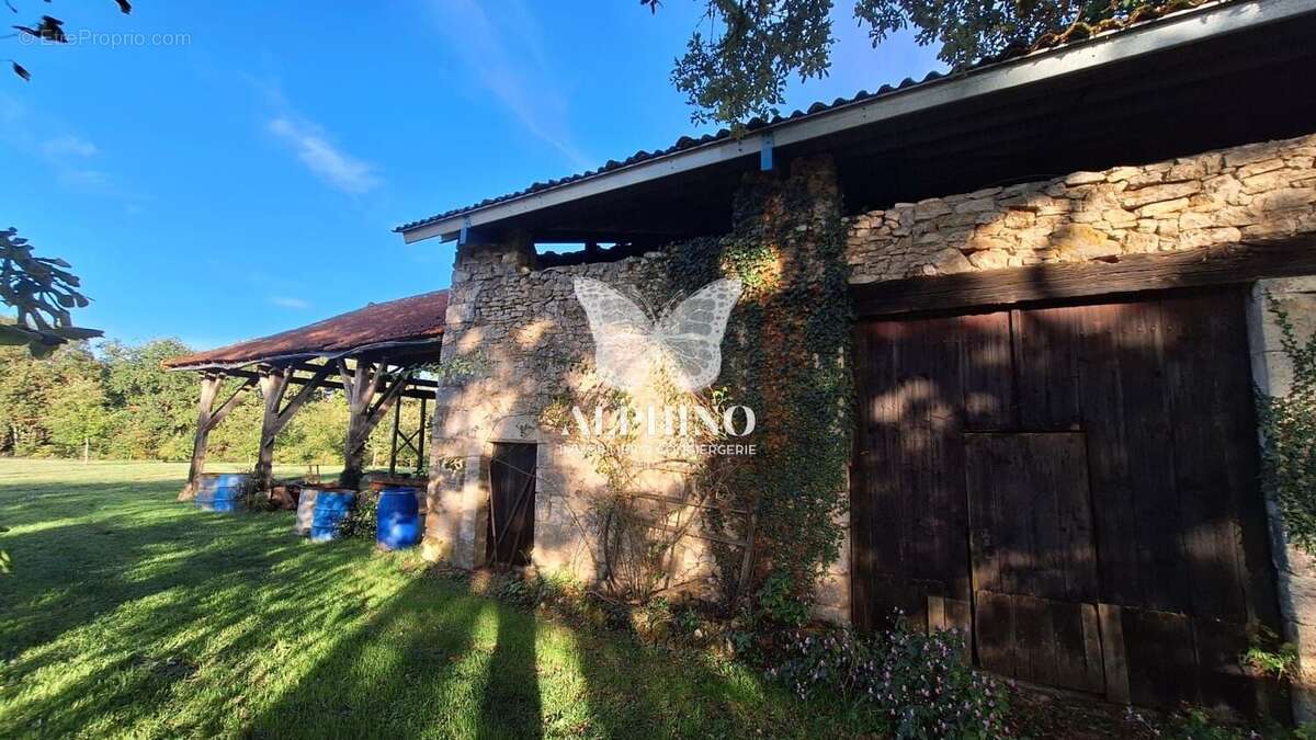 Maison à SAINT-MARTIAL-DE-VALETTE