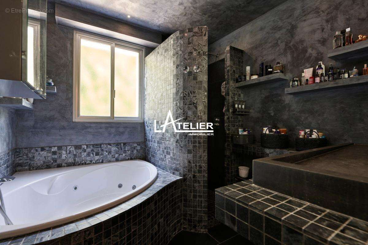 Maison atypique, piscine, calme et lumière en coeur de ville - photo 12