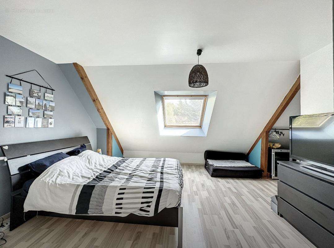 Maison à LA CHAPELLE-DE-BRAIN