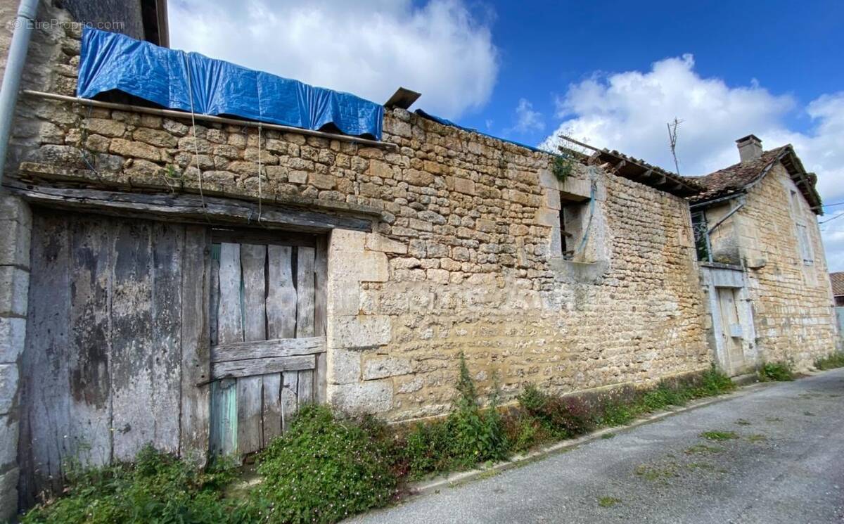 Maison à MAGNAC-SUR-TOUVRE