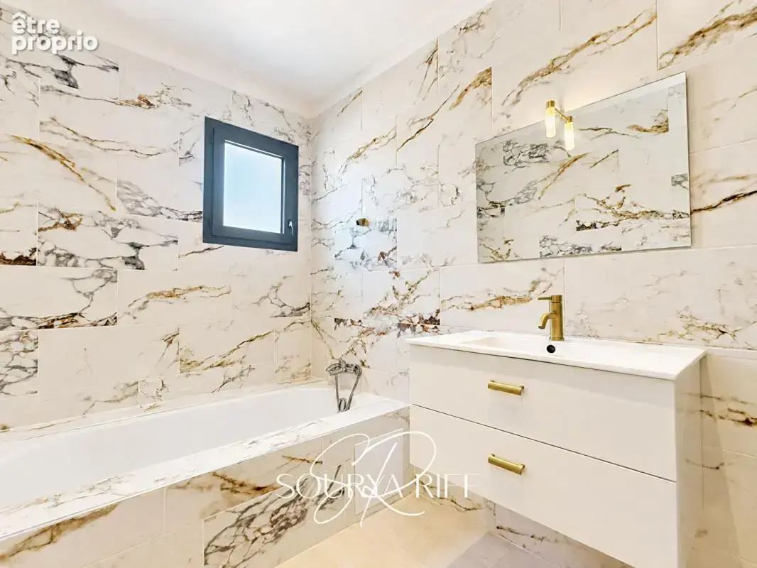Maison de plain-pied avec climatisation, piscine et garage - photo 9