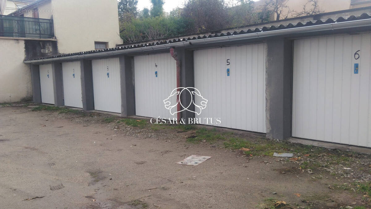 Parking à FIRMINY