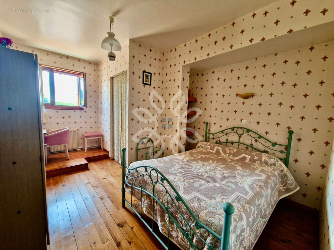 Maison à SAINTE-EUGENIE-DE-VILLENEUVE