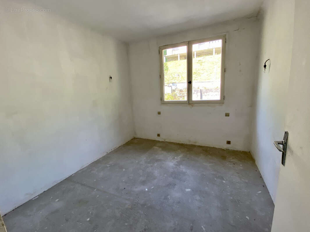 Maison à SAINT-VICTOR-DE-BUTHON