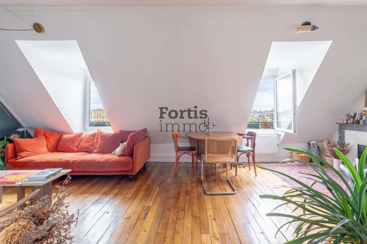 Appartement à PARIS-10E