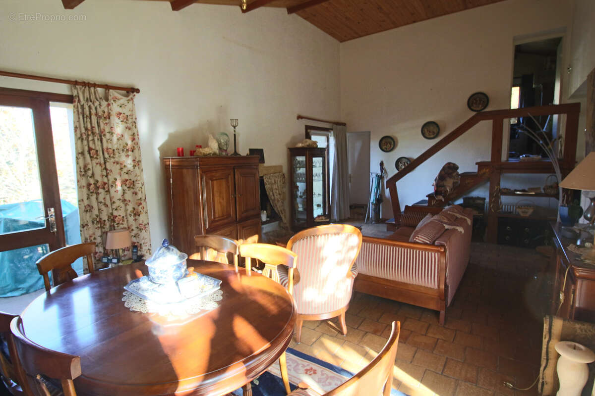 Maison à PUY-L&#039;EVEQUE