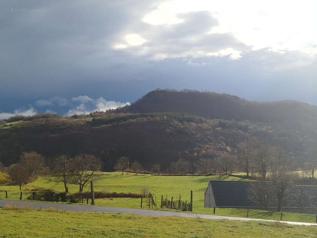 Terrain à BESSE-ET-SAINT-ANASTAISE