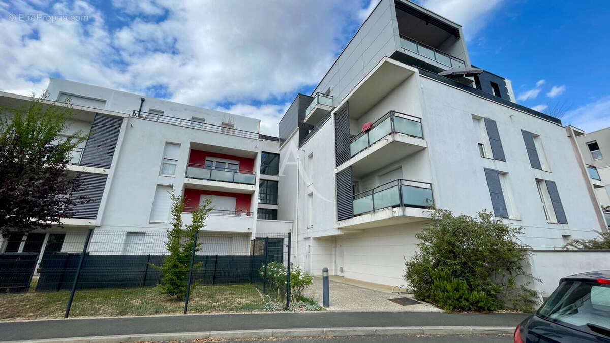 TOURS NORD - Appartement T3 récent avec terrasse, ascenseur et parking en sous-sol - photo 2