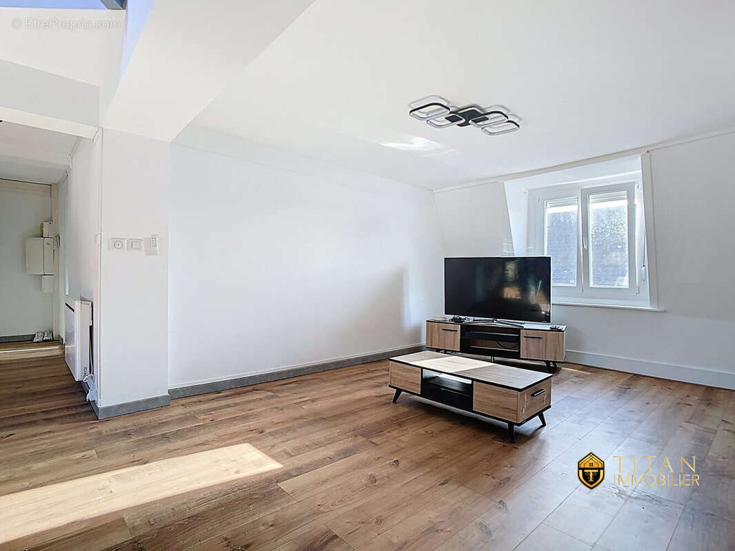 Appartement T3 en Duplex de 56 m² loi carrez et 63 m² au sol à Coudekerque-Branche (59210) - Appartement à COUDEKERQUE-BRANCHE