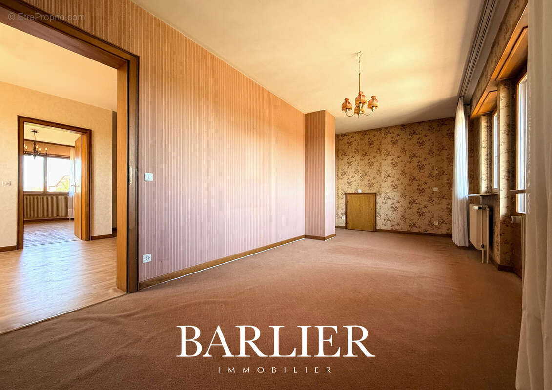Maison familiale de 212 m2 sur 762 m2 de terrain avec garage et jardin - photo 9