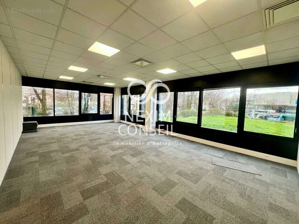 Commerce à GENNEVILLIERS