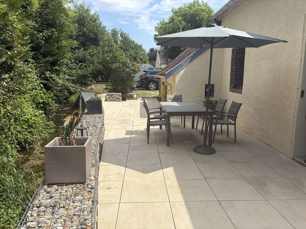 Maison à SAVIGNY-SUR-CLAIRIS