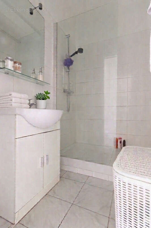 Appartement à MARSEILLE-4E