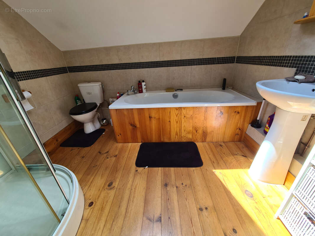 Maison à EYMOUTIERS